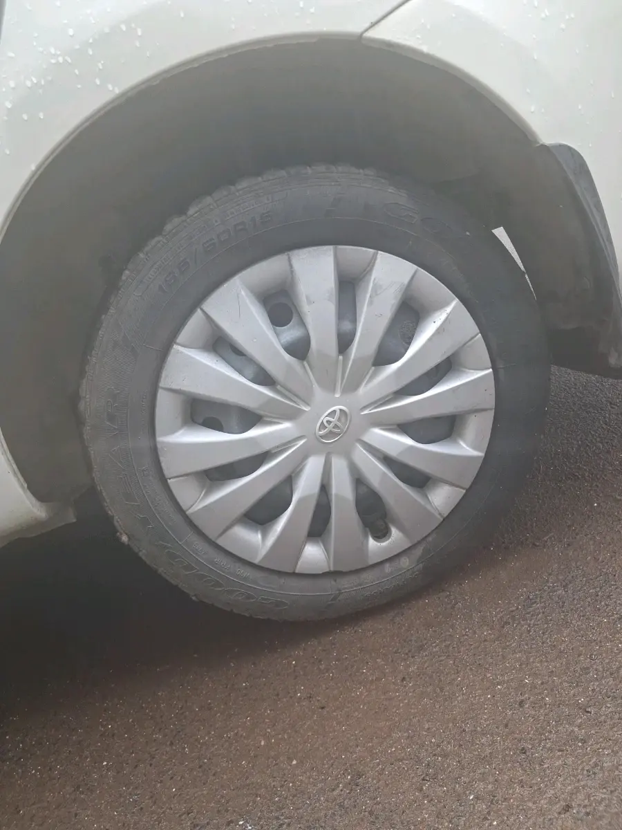2015 Toyota Etios G, Petrol, Manual, 83,052 km, tyre