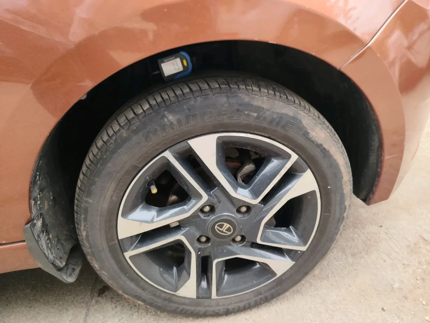 2017 Tata TIGOR XZ PETROL, Petrol, Manual, 49,241 km, tyre