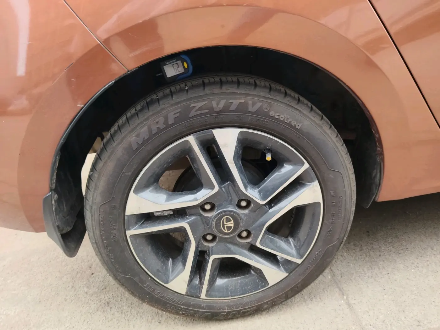 2017 Tata TIGOR XZ PETROL, Petrol, Manual, 49,241 km, tyre