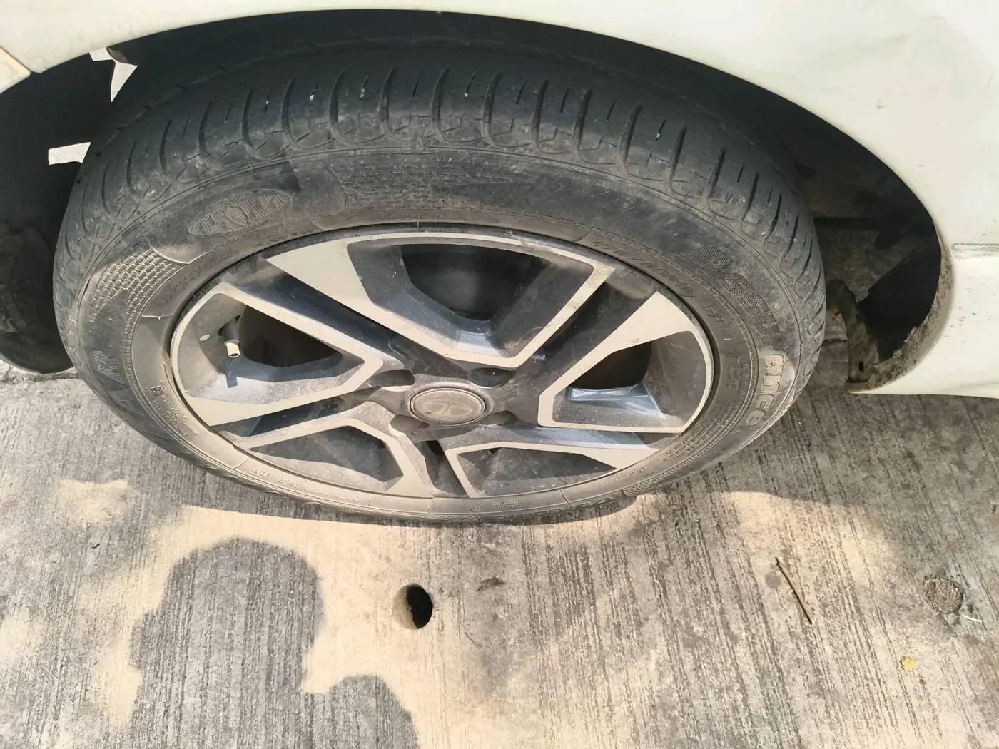 2019 Tata Tiago XZ PLUS PETROL, Petrol, Manual, 28,355 km, tyre