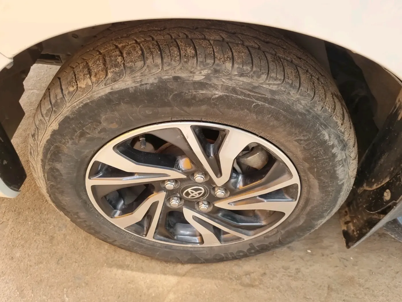 2025 Toyota Innova Crysta 2.4 VX 7STR, Diesel, Manual, 30,475 km, tyre