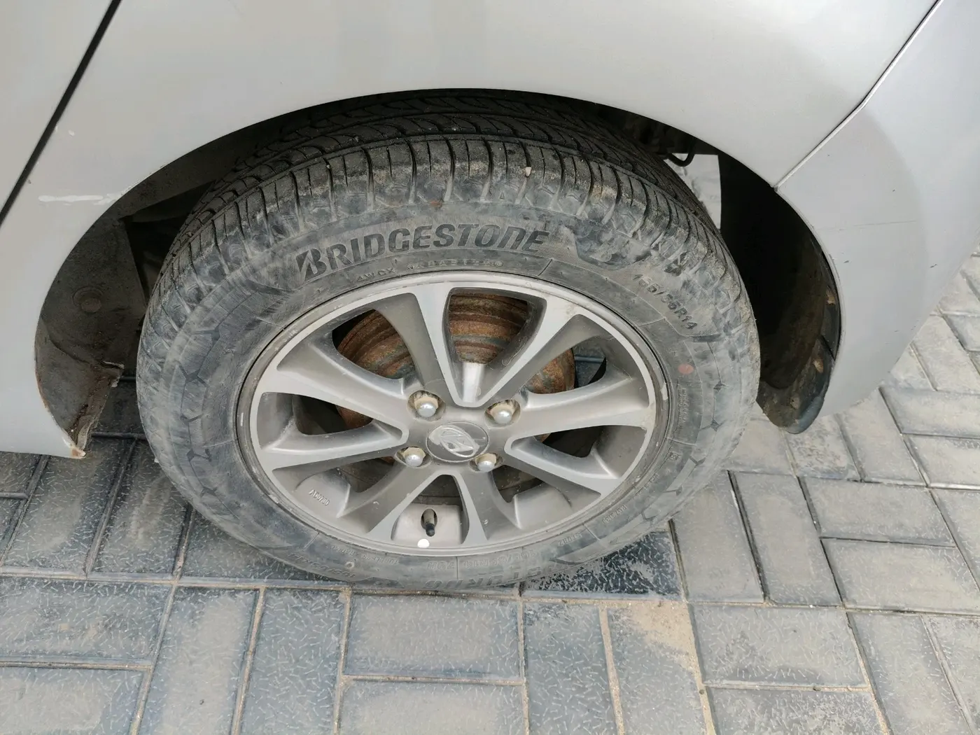 2015 Hyundai Grand i10 ASTA 1.1 CRDI, Diesel, Manual, 1,26,577 km, tyre