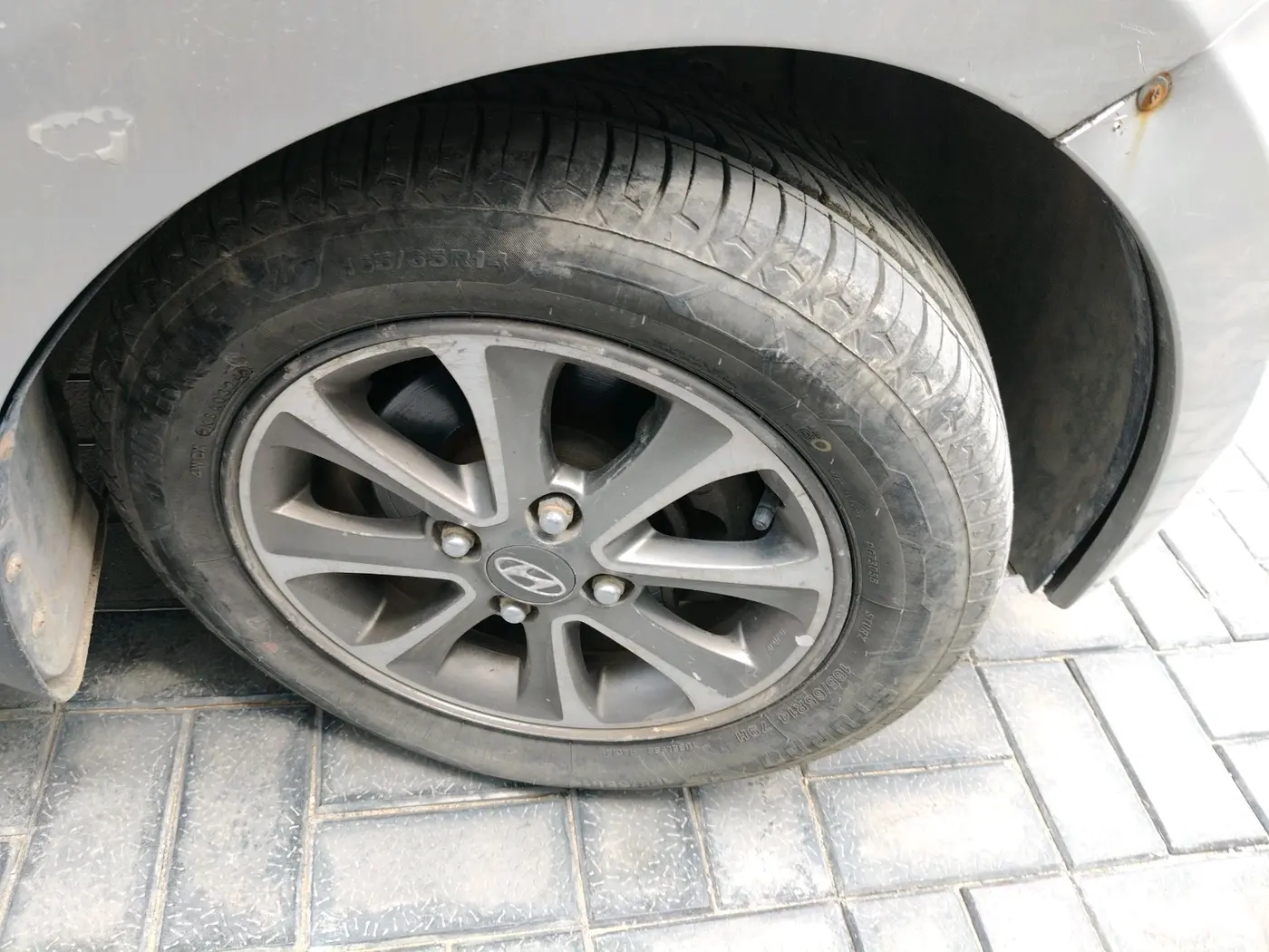 2015 Hyundai Grand i10 ASTA 1.1 CRDI, Diesel, Manual, 1,26,577 km, tyre