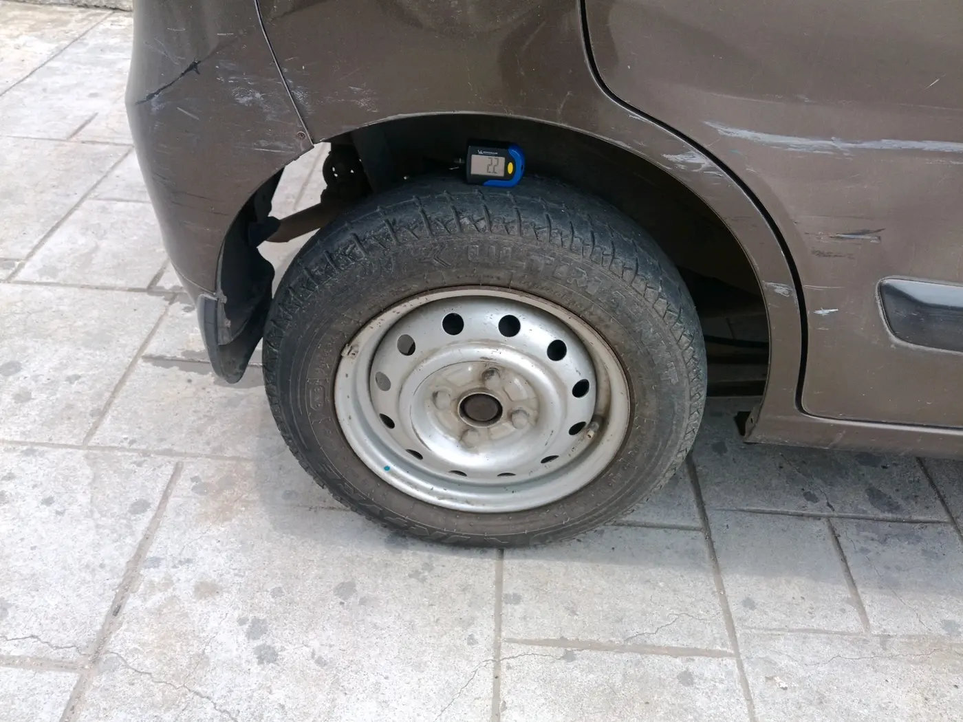 2013 Maruti Wagon R 1.0 LXI CNG, CNG, Manual, 91,607 km, tyre