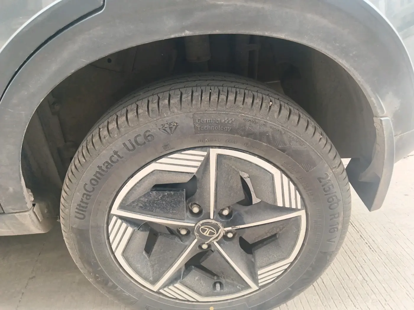 2023 Tata NEXON FEARLESS 1.2 REVOTRON 6 MT DT, Petrol, Manual, 69,339 km, tyre