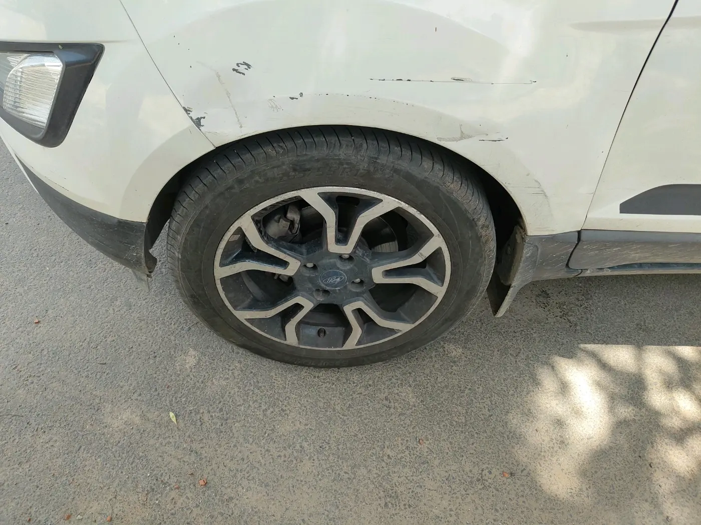 2018 Ford Ecosport TITANIUM 1.5L SIGNATURE EDITION (SUNROOF) PETROL, CNG, Manual, 1,26,590 km, tyre