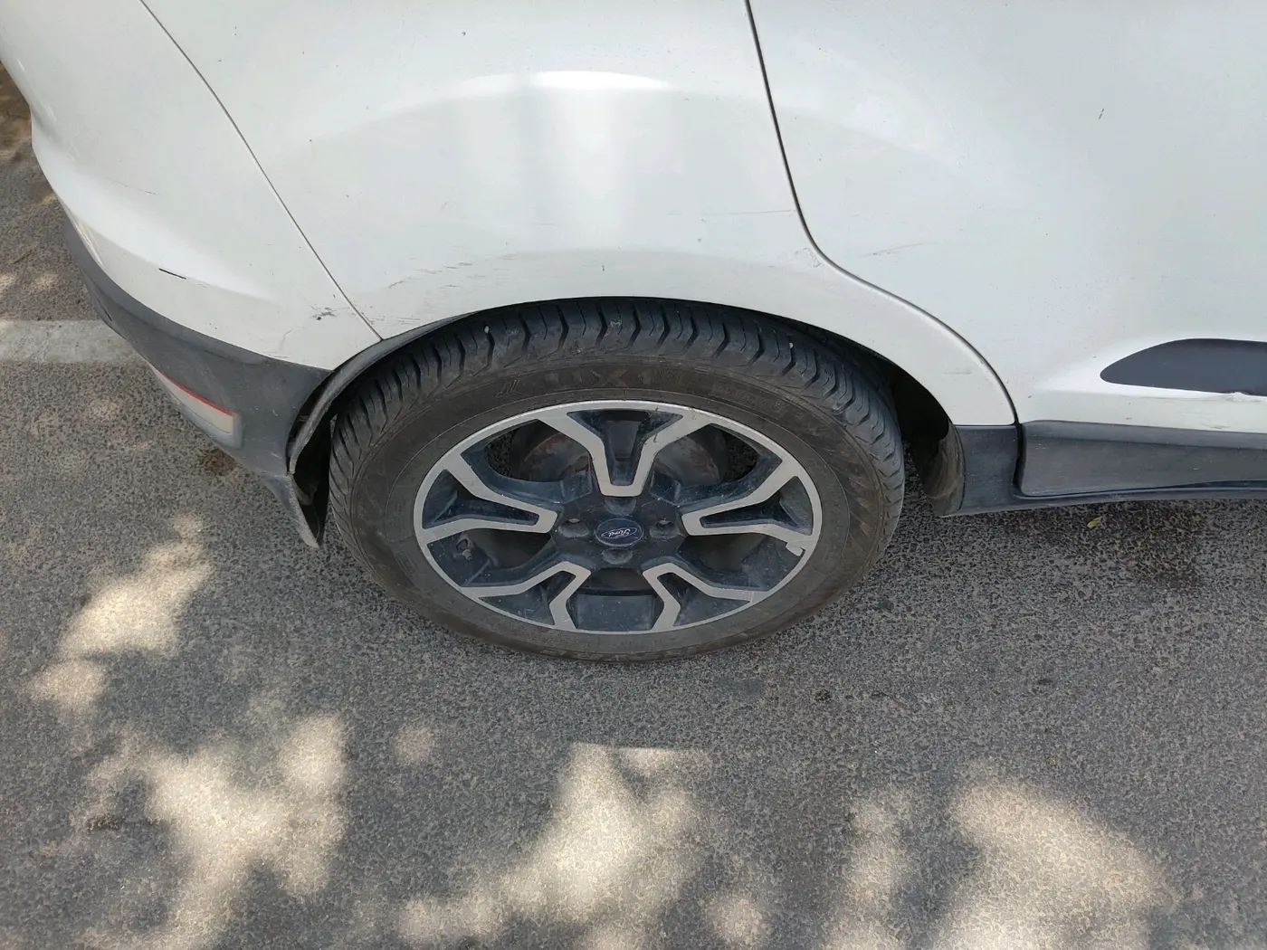 2018 Ford Ecosport TITANIUM 1.5L SIGNATURE EDITION (SUNROOF) PETROL, CNG, Manual, 1,26,590 km, tyre