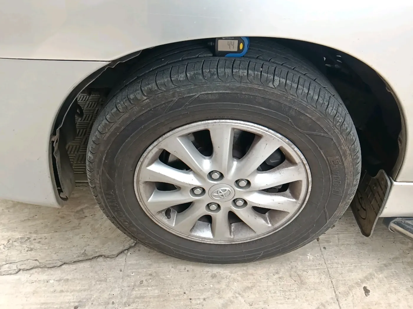 2014 Toyota Innova 2.5 VX 7 STR, Diesel, Manual, 1,51,648 km, tyre