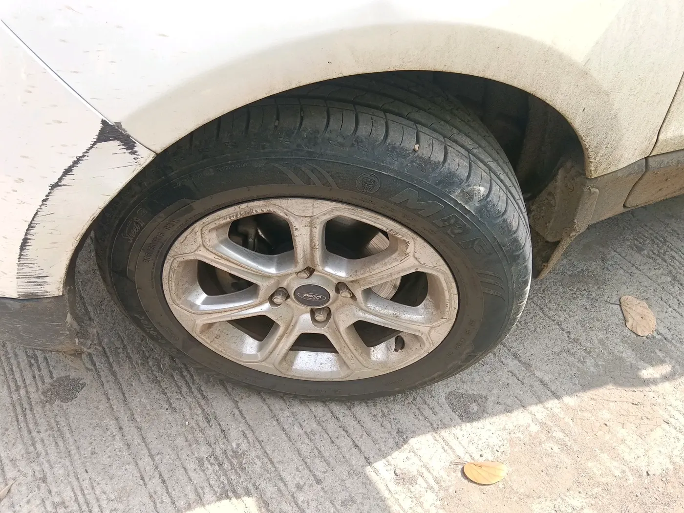 2019 Ford Ecosport TITANIUM + 1.5L DIESEL, Diesel, Manual, 2,26,939 km, tyre