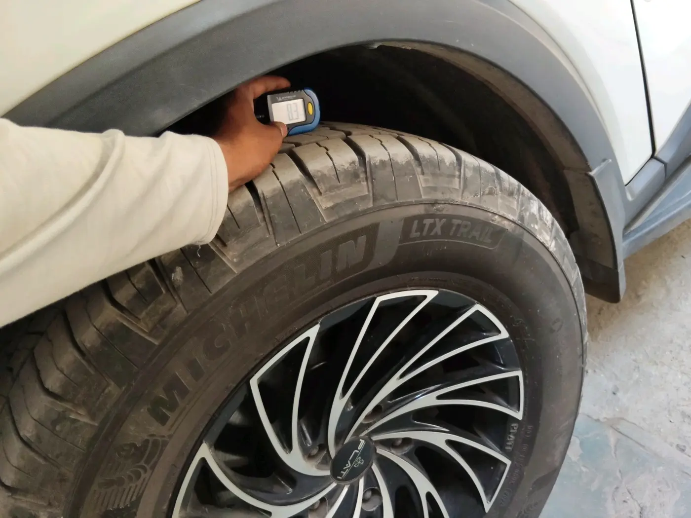 2023 Mahindra SCORPIO-N Z2 PETROL MT 7 STR, Petrol, Manual, 32,663 km, tyre