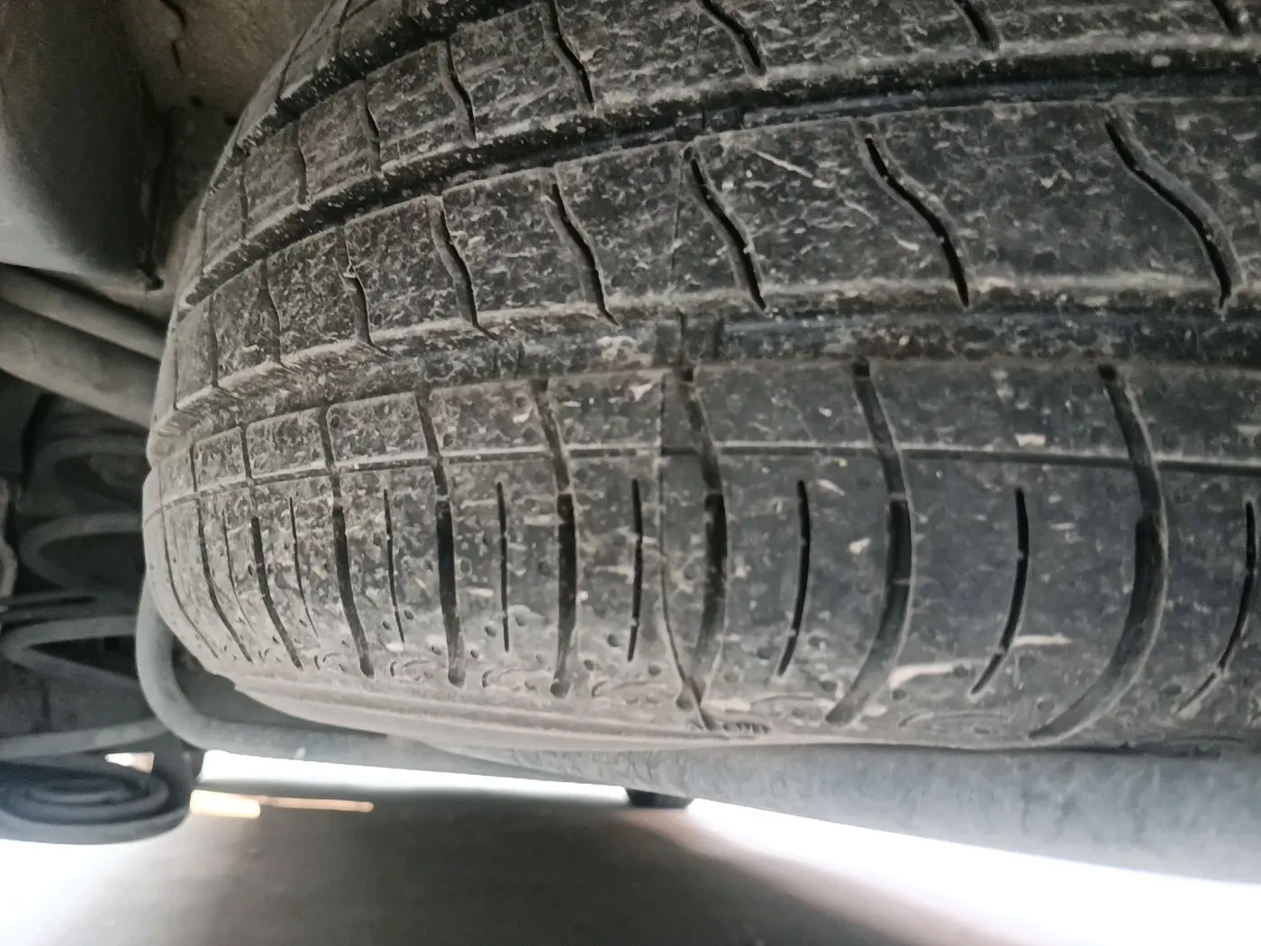 2014 Maruti Ertiga VXI, Petrol, Manual, 94,979 km, tyre