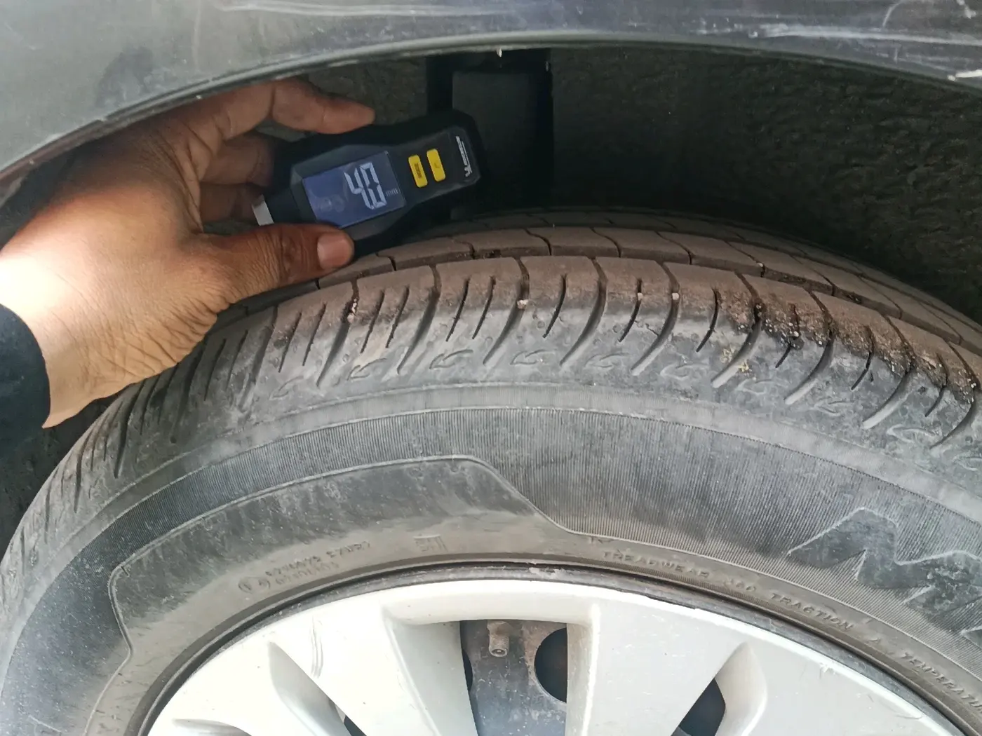 2014 Maruti Ertiga VXI, Petrol, Manual, 94,979 km, tyre