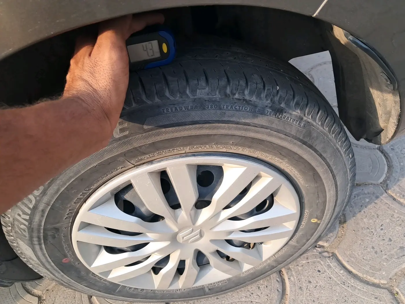 2023 Maruti Swift VXI AMT, Petrol, Automatic, 26,975 km, tyre