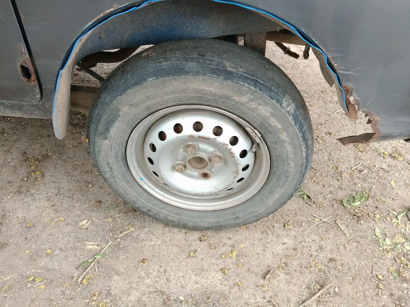 2017 Maruti Eeco 7 STR, Petrol, Manual, 1,48,331 km, tyre
