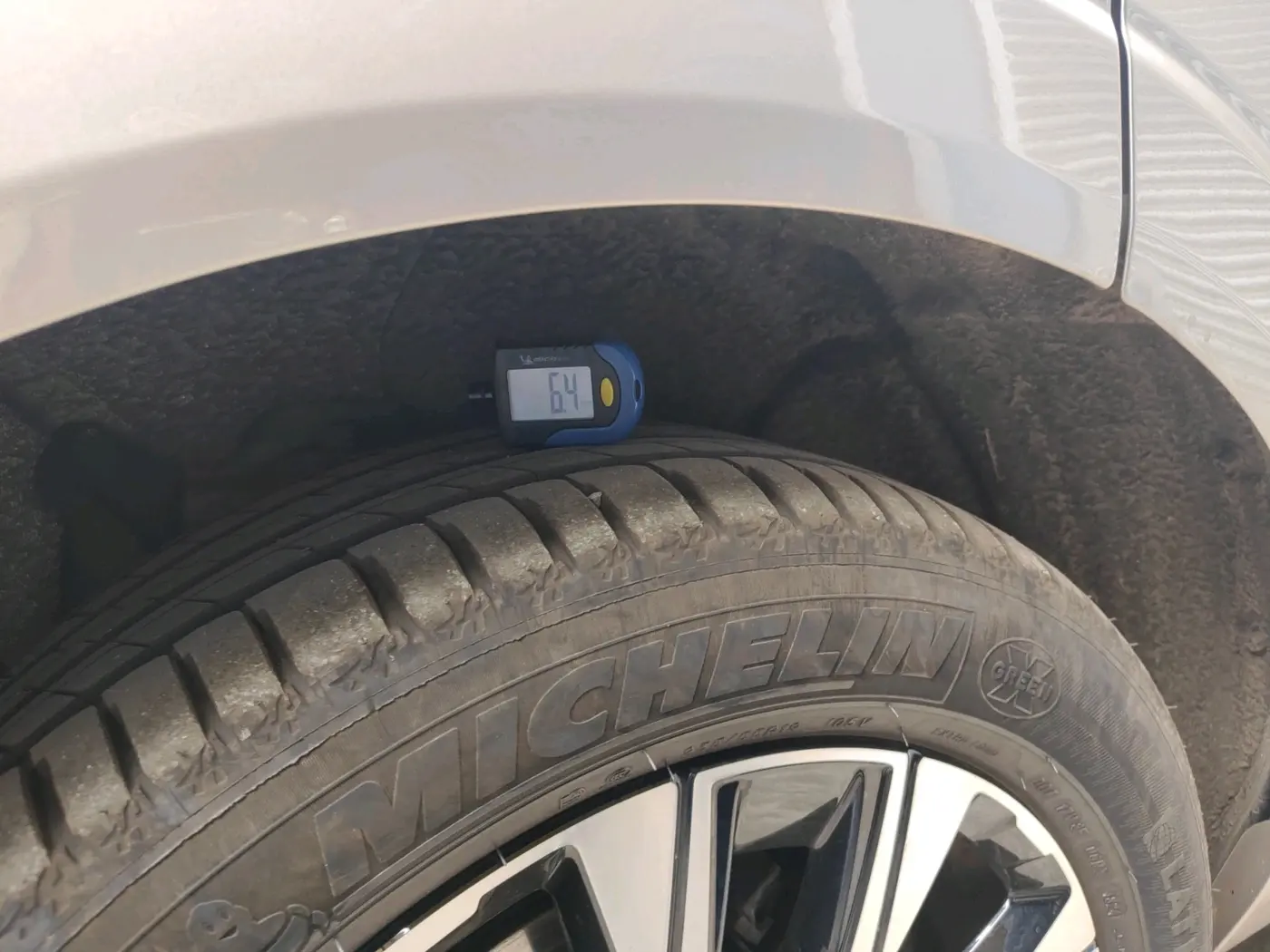 2025 Volvo XC 60 B5 Ultra, Petrol, Automatic, 8,492 km, tyre