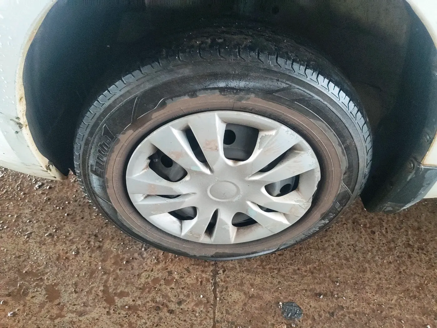 2013 Maruti Swift Dzire VXI, Petrol, Manual, 1,08,071 km, tyre