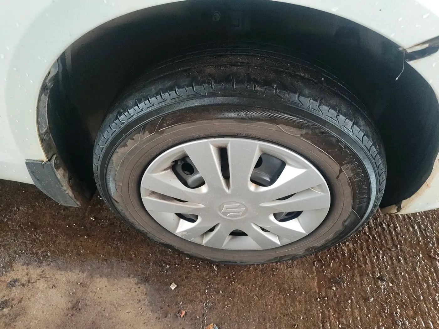 2013 Maruti Swift Dzire VXI, Petrol, Manual, 1,08,071 km, tyre