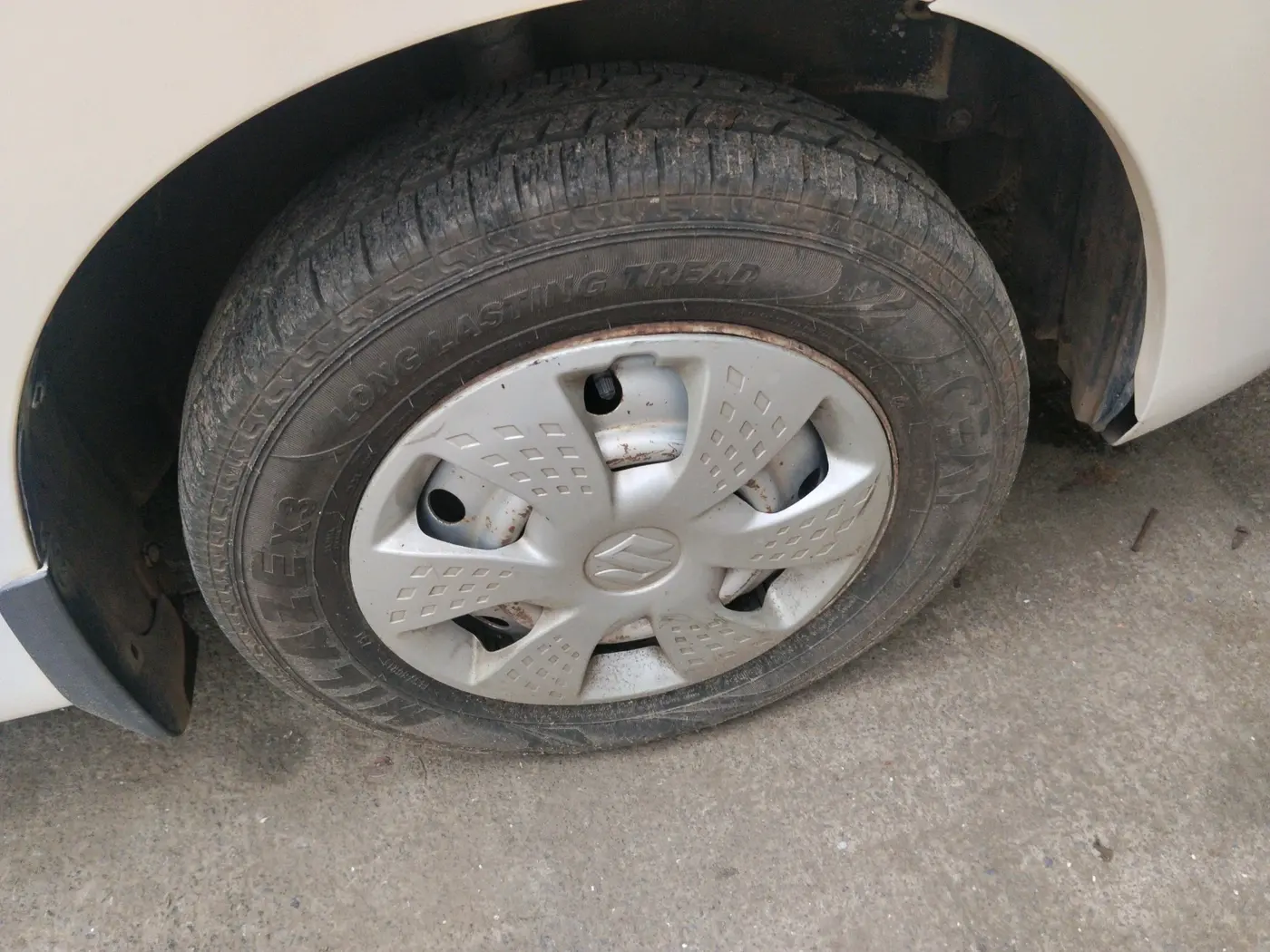 2013 Maruti Wagon R 1.0 LXI CNG, CNG, Manual, 74,044 km, tyre