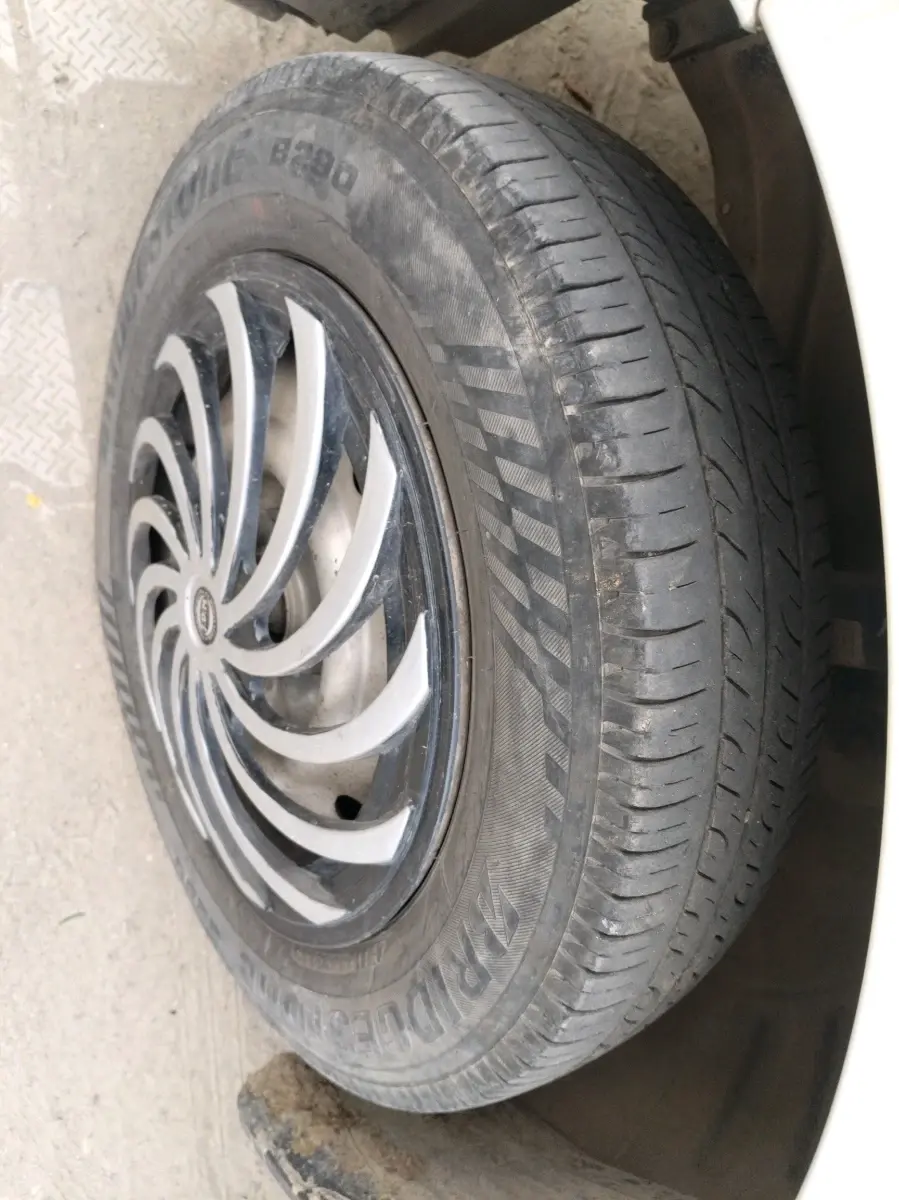 2016 Maruti Wagon R 1.0 LXI CNG, CNG, Manual, 96,382 km, tyre