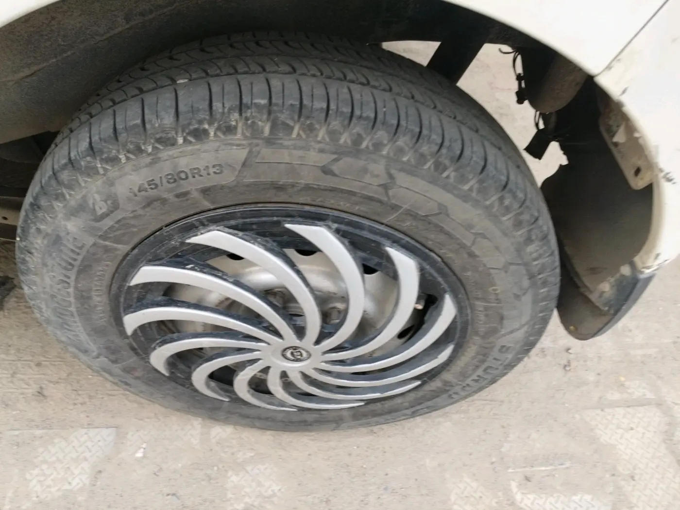 2016 Maruti Wagon R 1.0 LXI CNG, CNG, Manual, 96,382 km, tyre