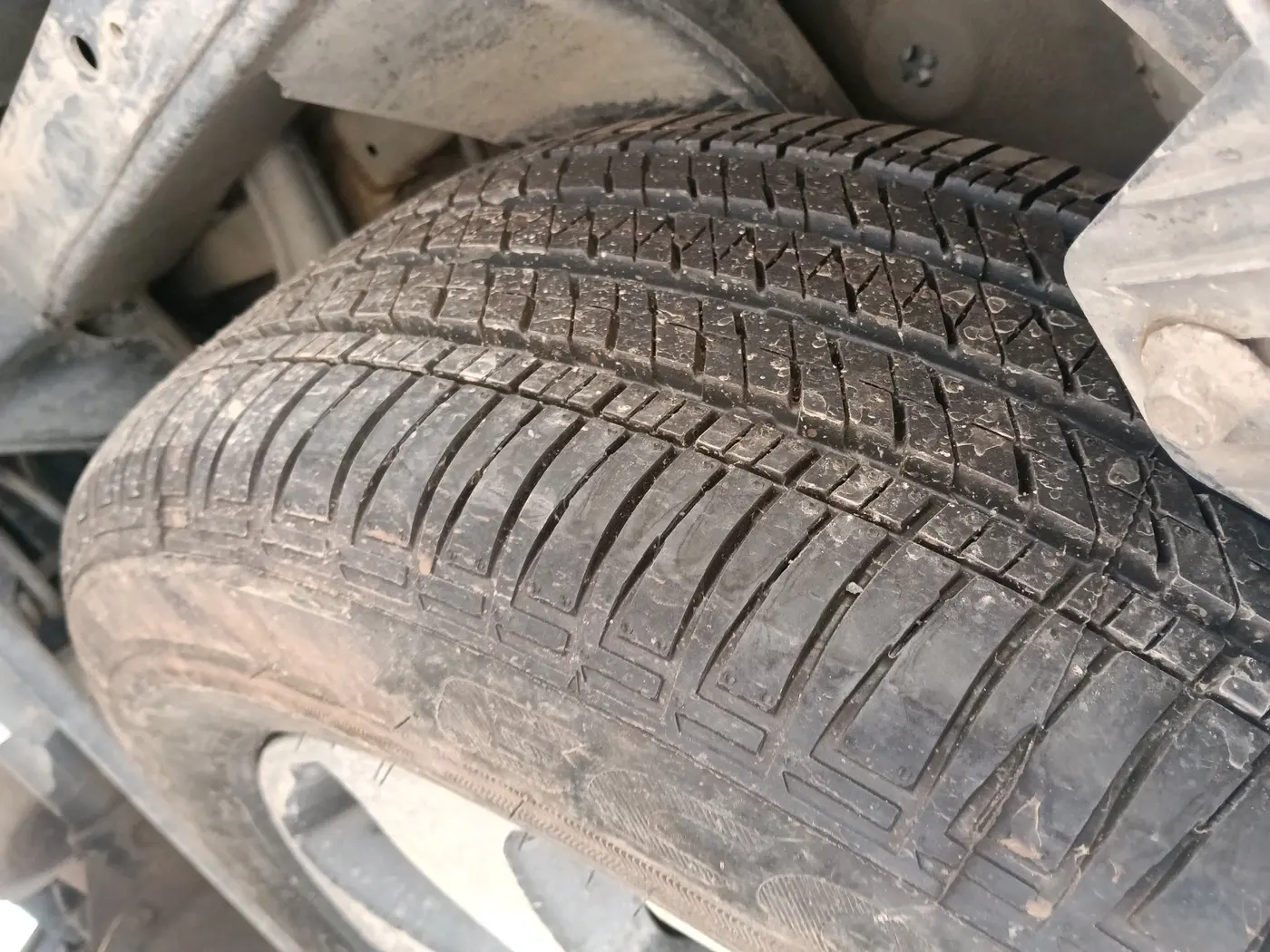 2018 Mahindra ALTURAS G4 4WD AT, Diesel, Automatic, 1,73,838 km, tyre