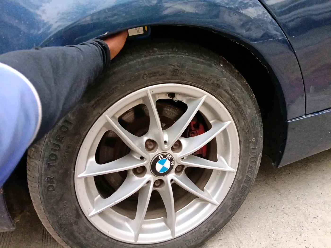 2011 BMW 3 Series 320d, Diesel, Automatic, 1,58,489 km, tyre