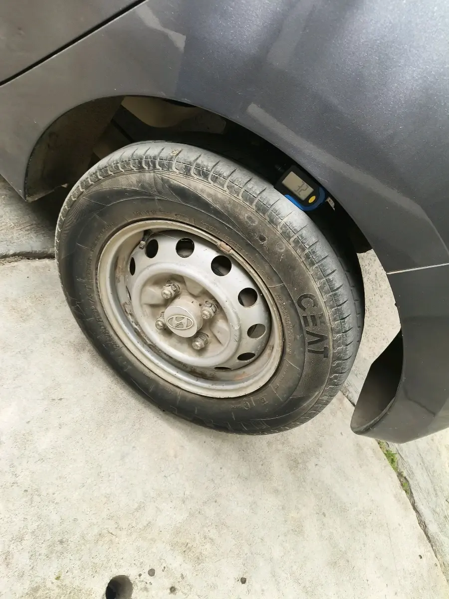 2016 Hyundai Eon ERA +, Petrol, Manual, 30,433 km, tyre
