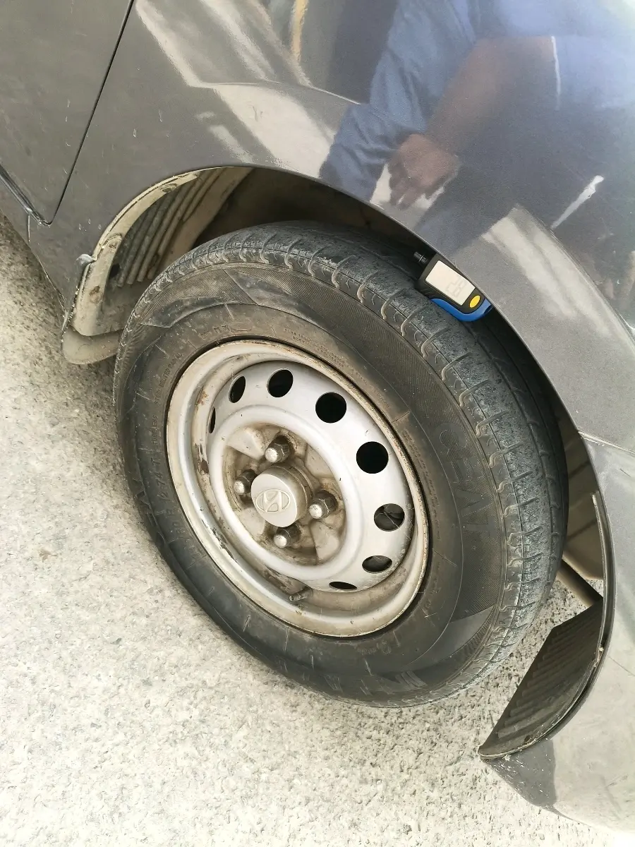 2016 Hyundai Eon ERA +, Petrol, Manual, 30,433 km, tyre