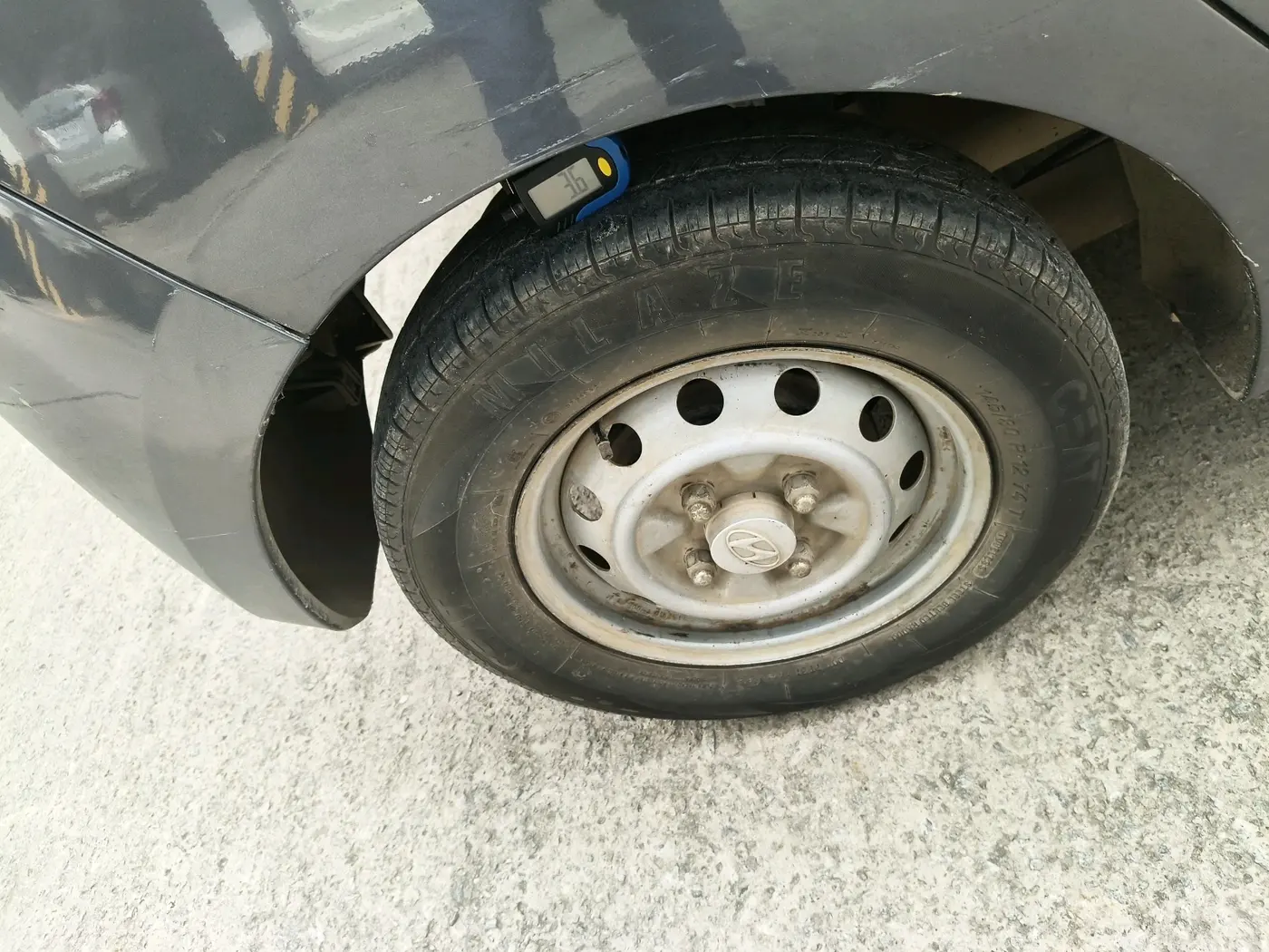 2016 Hyundai Eon ERA +, Petrol, Manual, 30,433 km, tyre