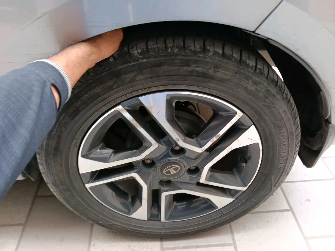 2019 Tata TIGOR XZ PLUS PETROL, CNG, Manual, 87,925 km, tyre