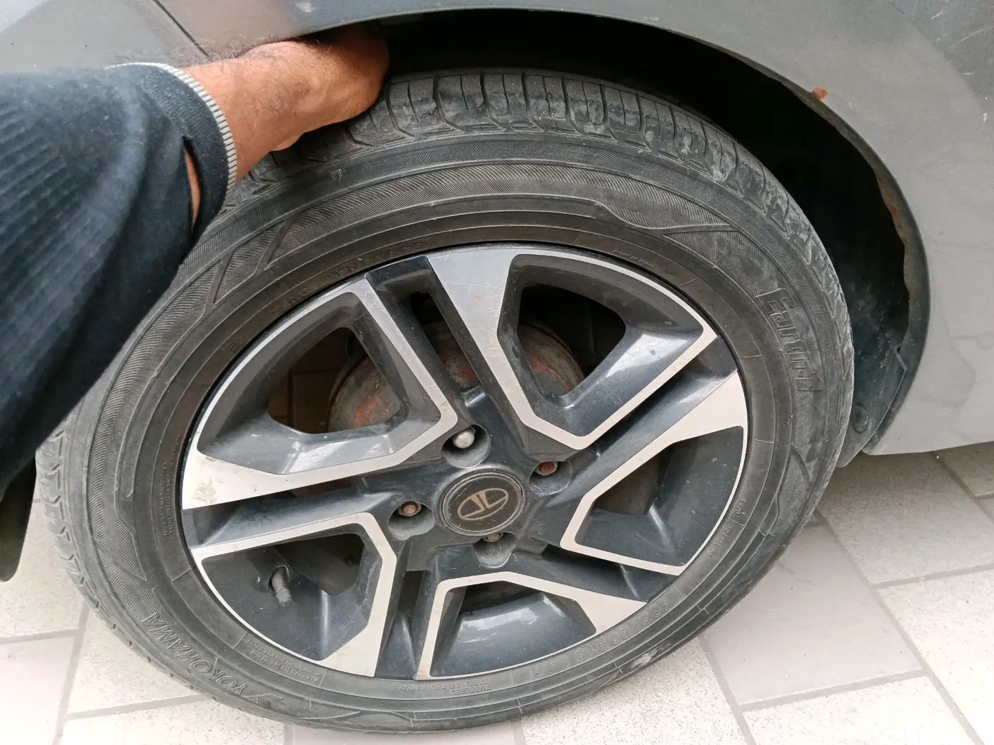 2019 Tata TIGOR XZ PLUS PETROL, CNG, Manual, 87,925 km, tyre