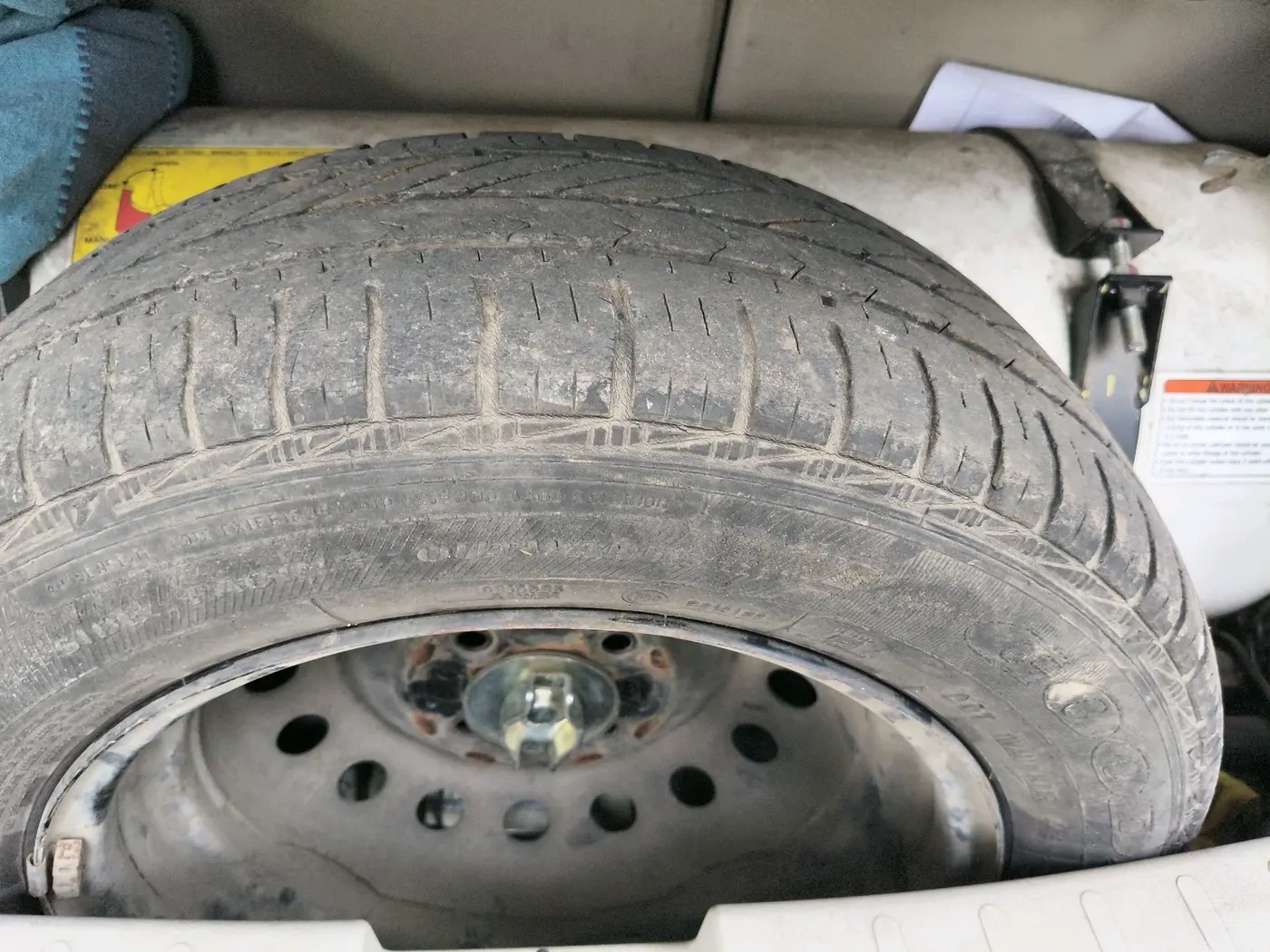 2019 Maruti Celerio VXI CNG, CNG, Manual, 37,229 km, tyre