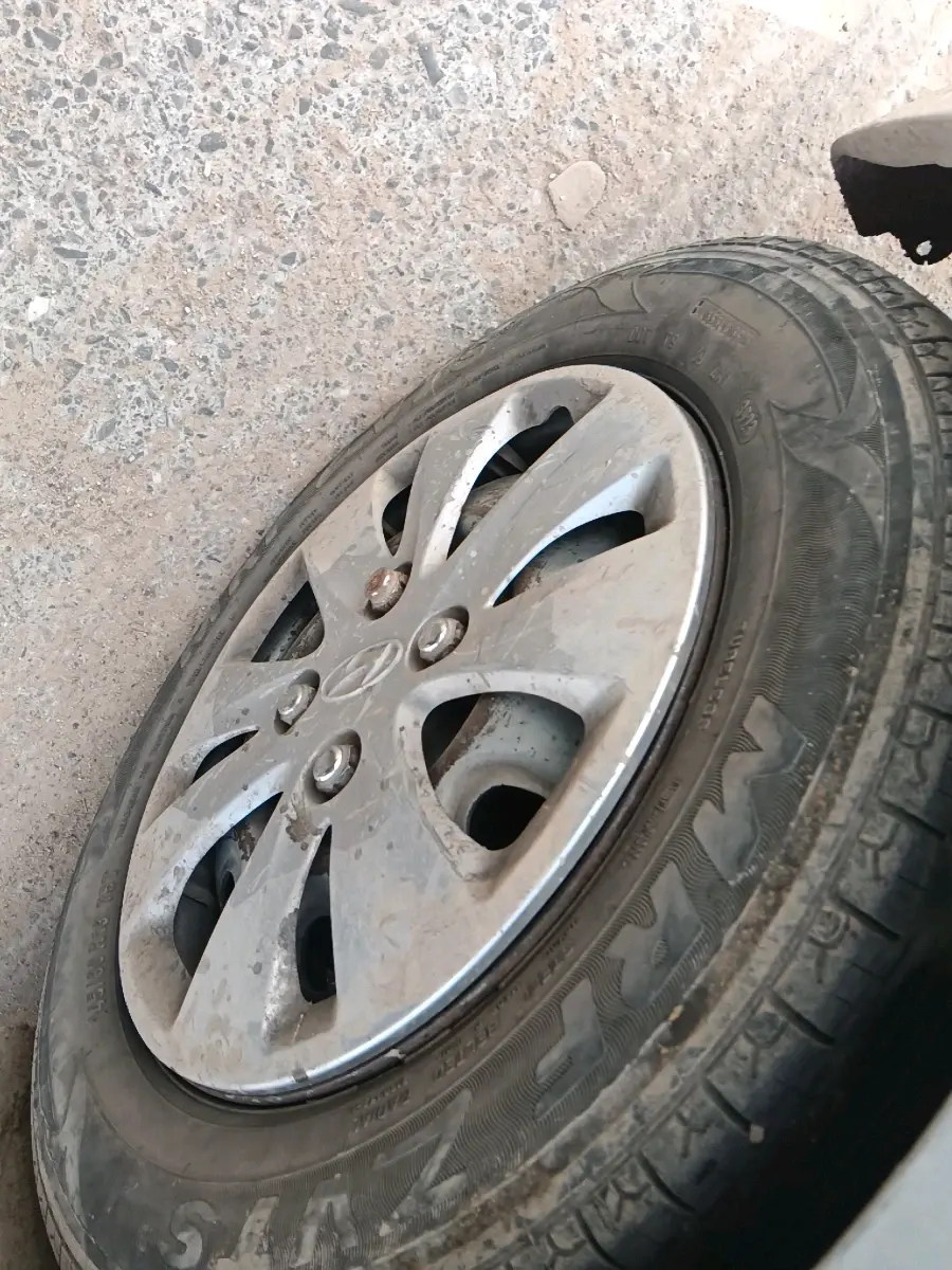 2011 Hyundai i10 MAGNA 1.2, Petrol, Manual, 1,30,129 km, tyre