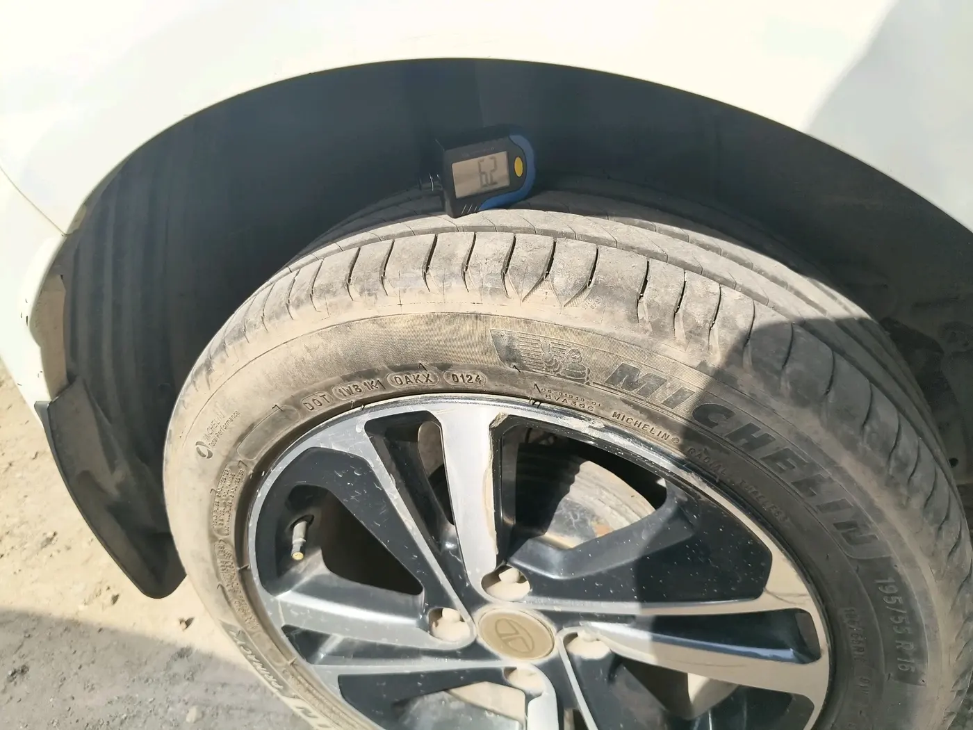2020 Tata ALTROZ XZ PETROL, Petrol, Manual, 80,212 km, tyre