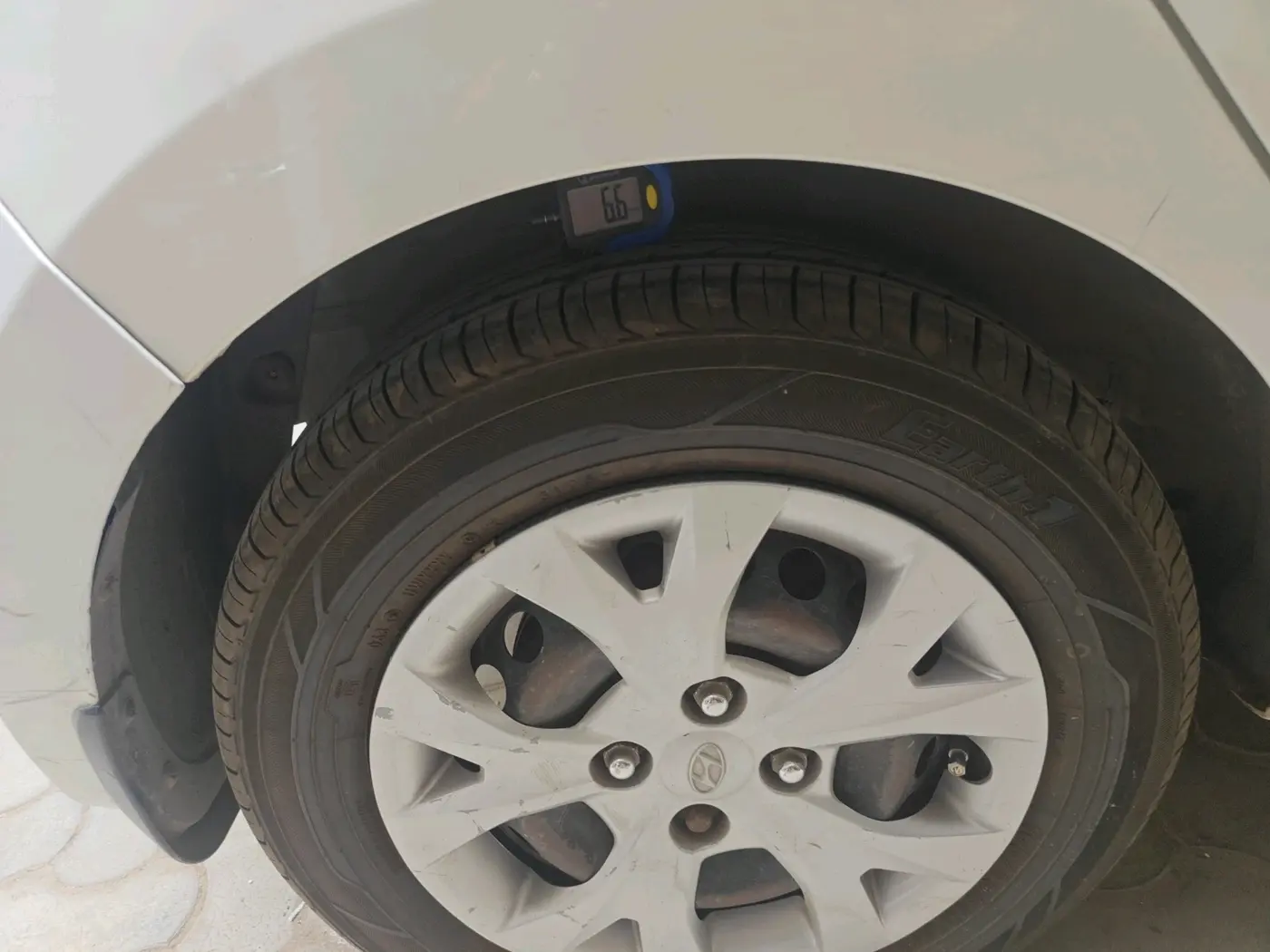 2016 Hyundai Grand i10 SPORTZ 1.2 KAPPA VTVT, CNG, Manual, 96,582 km, tyre