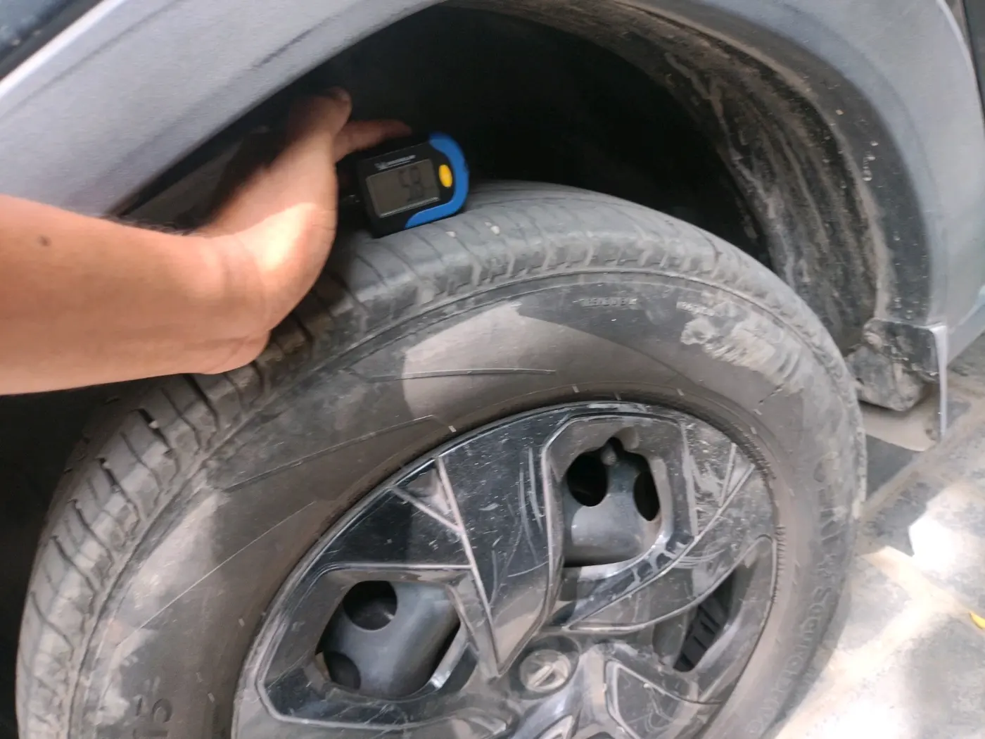 2023 Tata PUNCH PURE MT, CNG, Manual, 34,615 km, tyre
