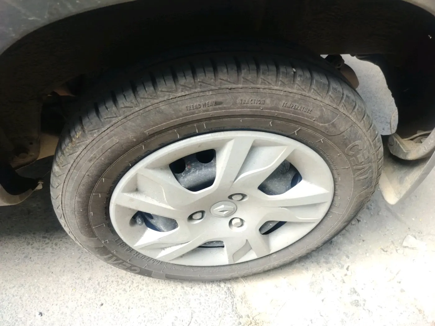 2025 Renault Kwid RXT 1.0, Petrol, Manual, 21,294 km, tyre
