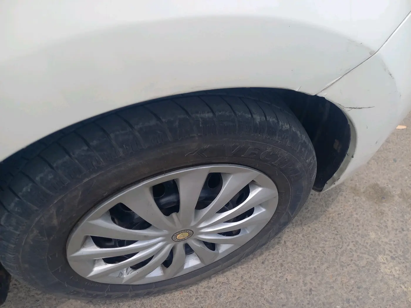 2016 Maruti Celerio VXI AMT, CNG, Automatic, 71,592 km, tyre
