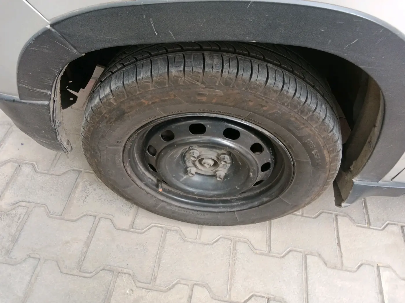 2016 Mahindra Kuv100 K4 6 STR, Petrol, Manual, 1,21,457 km, tyre