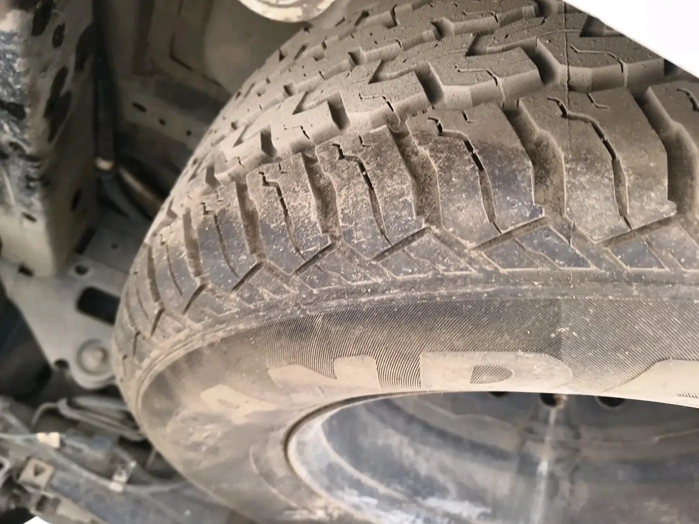 2019 Ford Endeavour TITANIUM PLUS 3.2 4X4 AT SUNROOF, Diesel, Automatic, 1,46,869 km, tyre