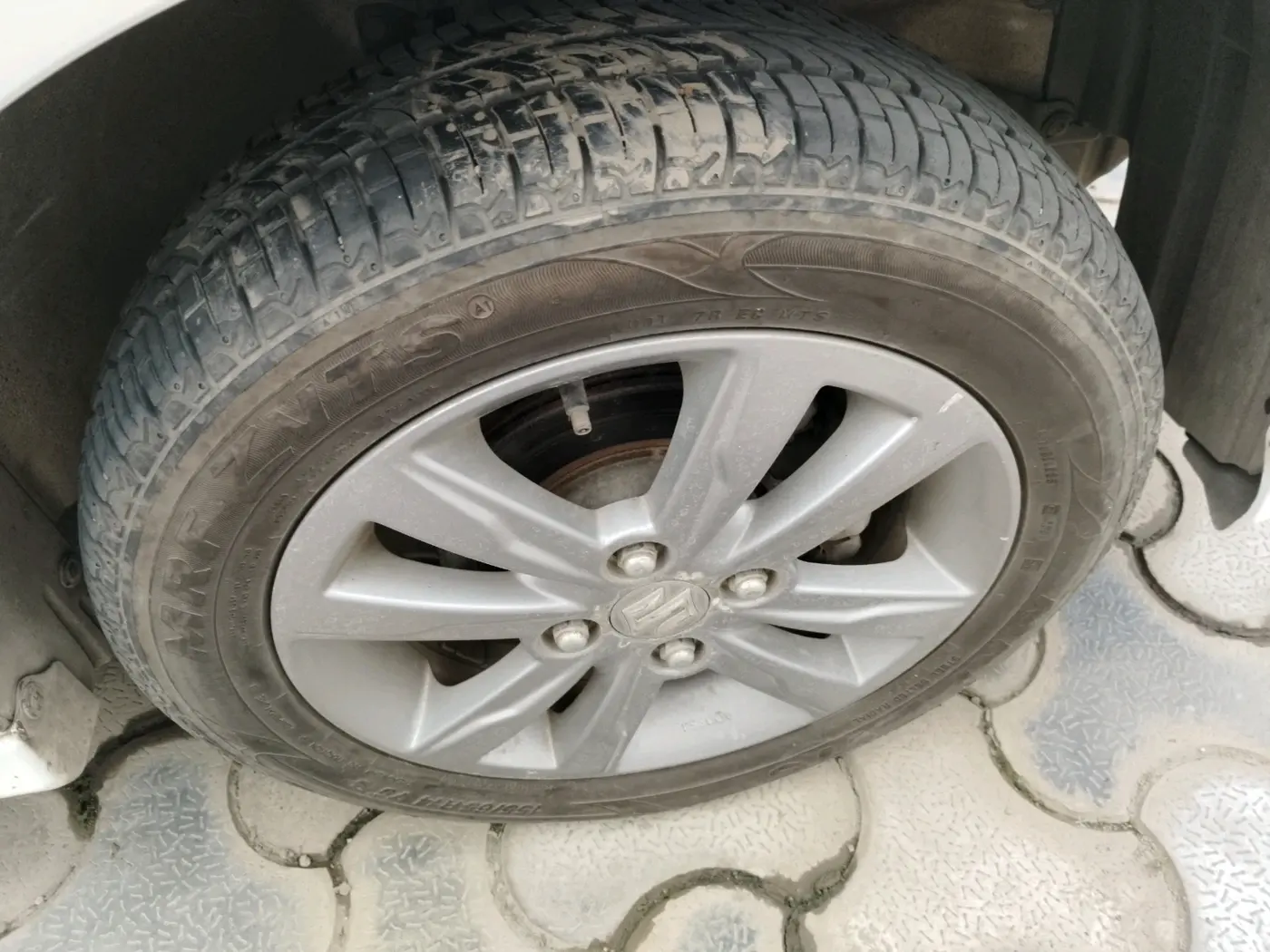 2014 Maruti Wagon R 1.0 VXI, Petrol, Manual, 25,561 km, tyre