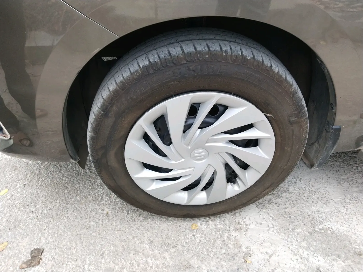 2023 Maruti Ertiga VXi (O), Petrol, Manual, 12,419 km, tyre