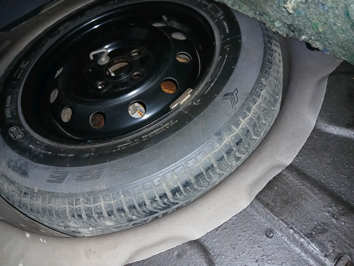 2011 Maruti Ritz VXI, Petrol, Manual, 45,000 km, tyre
