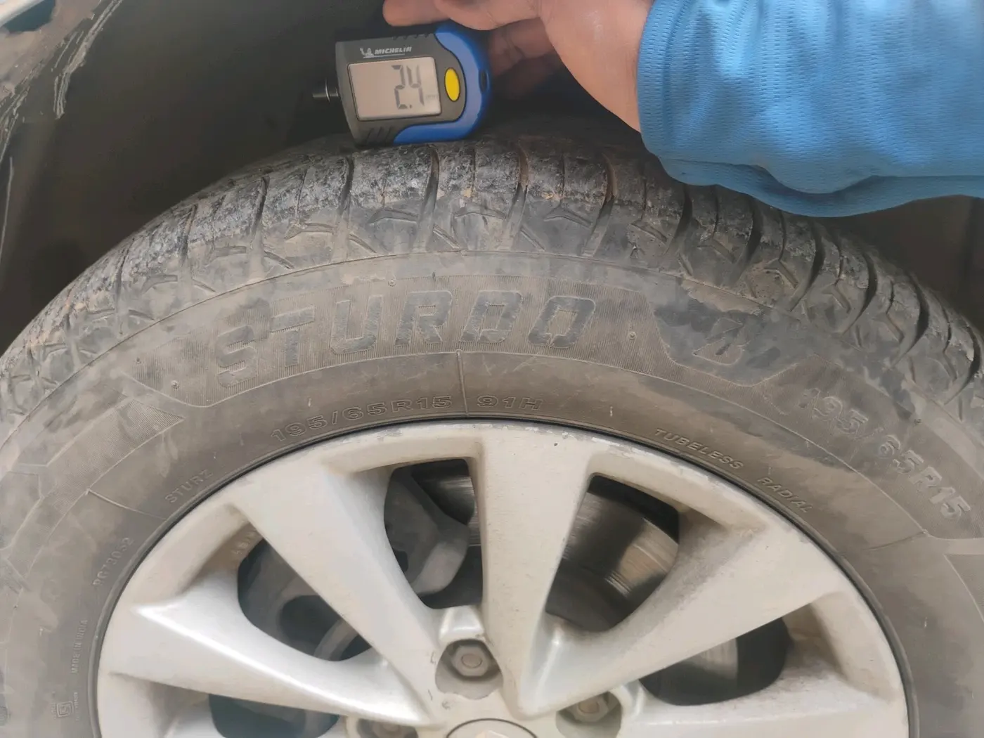 2013 Maruti SX4 VXI CNG, CNG, Manual, 1,28,494 km, tyre