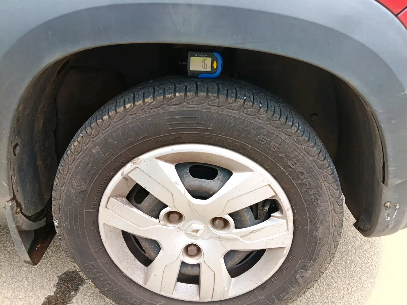 2018 Renault Kwid RXT 1.0 AMT (O), Petrol, Automatic, 1,67,527 km, tyre