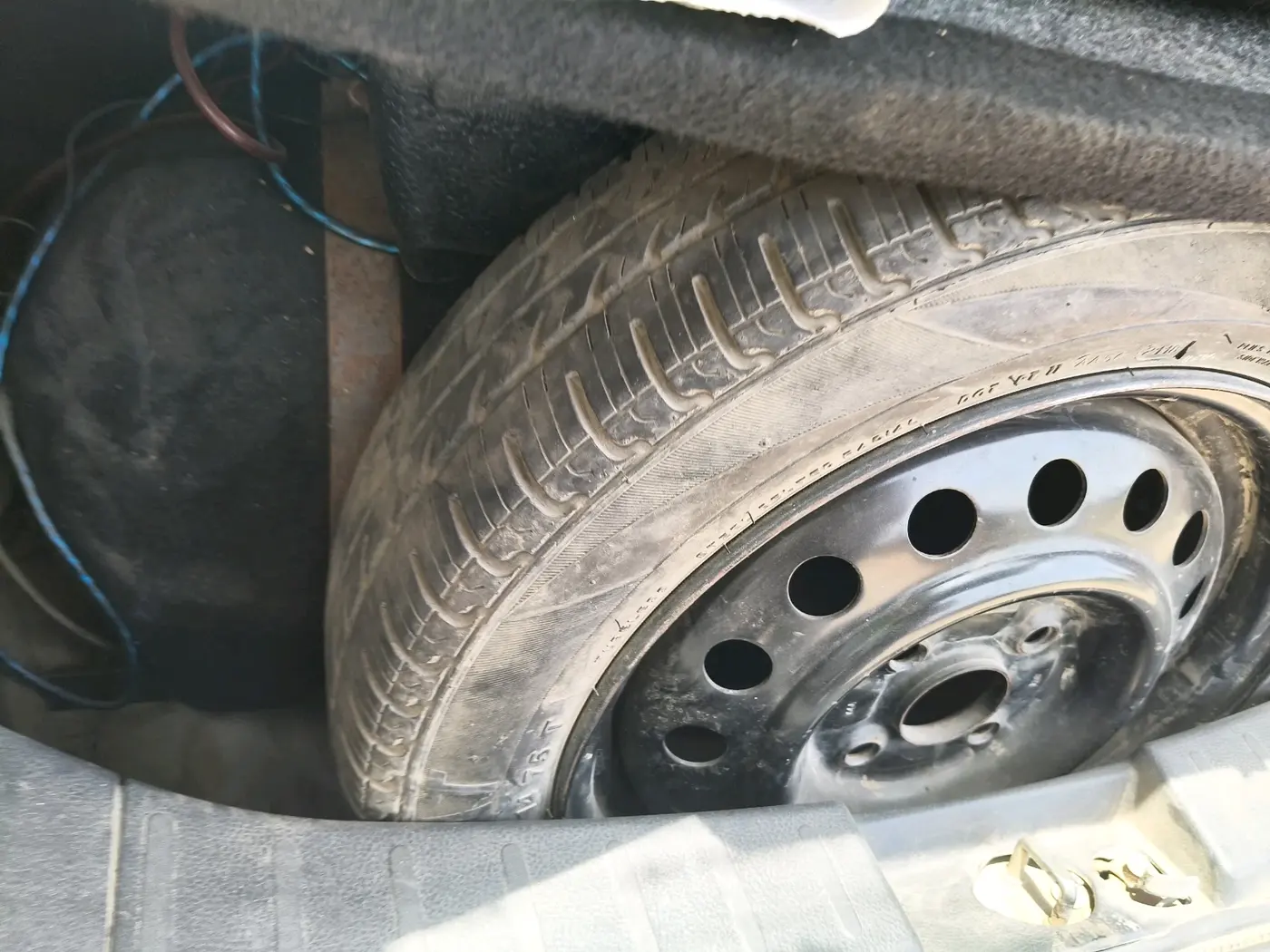 2018 Maruti Wagon R 1.0 VXI, CNG, Manual, 42,156 km, tyre
