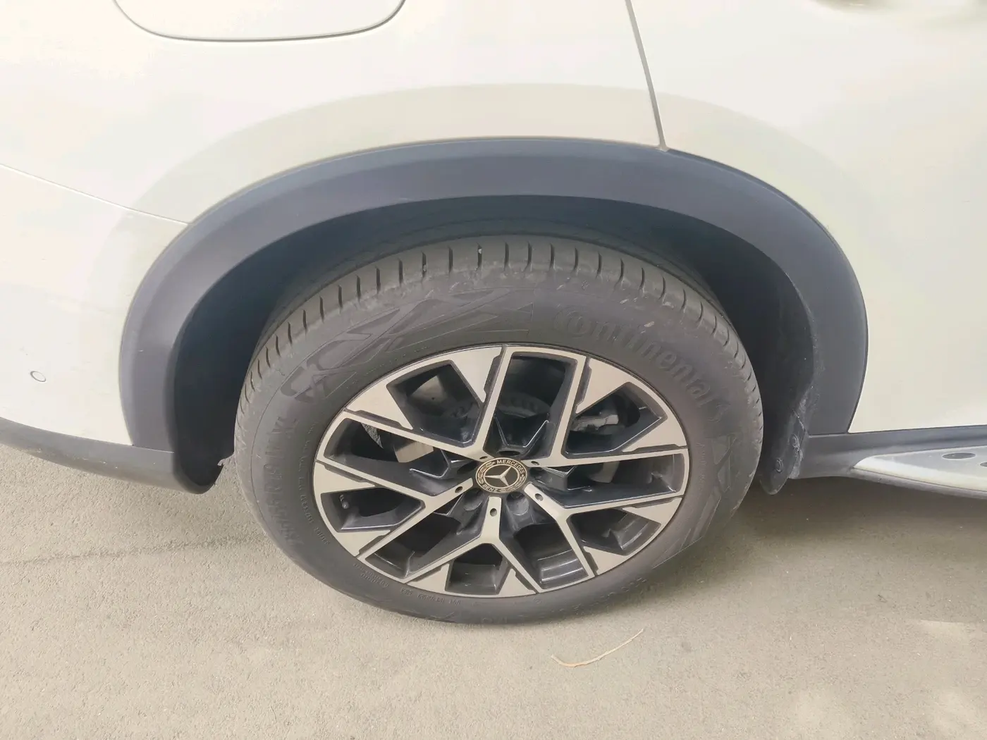 2025 Mercedes Benz GLC CLASS 300 4MATIC, Petrol, Automatic, 9,136 km, tyre