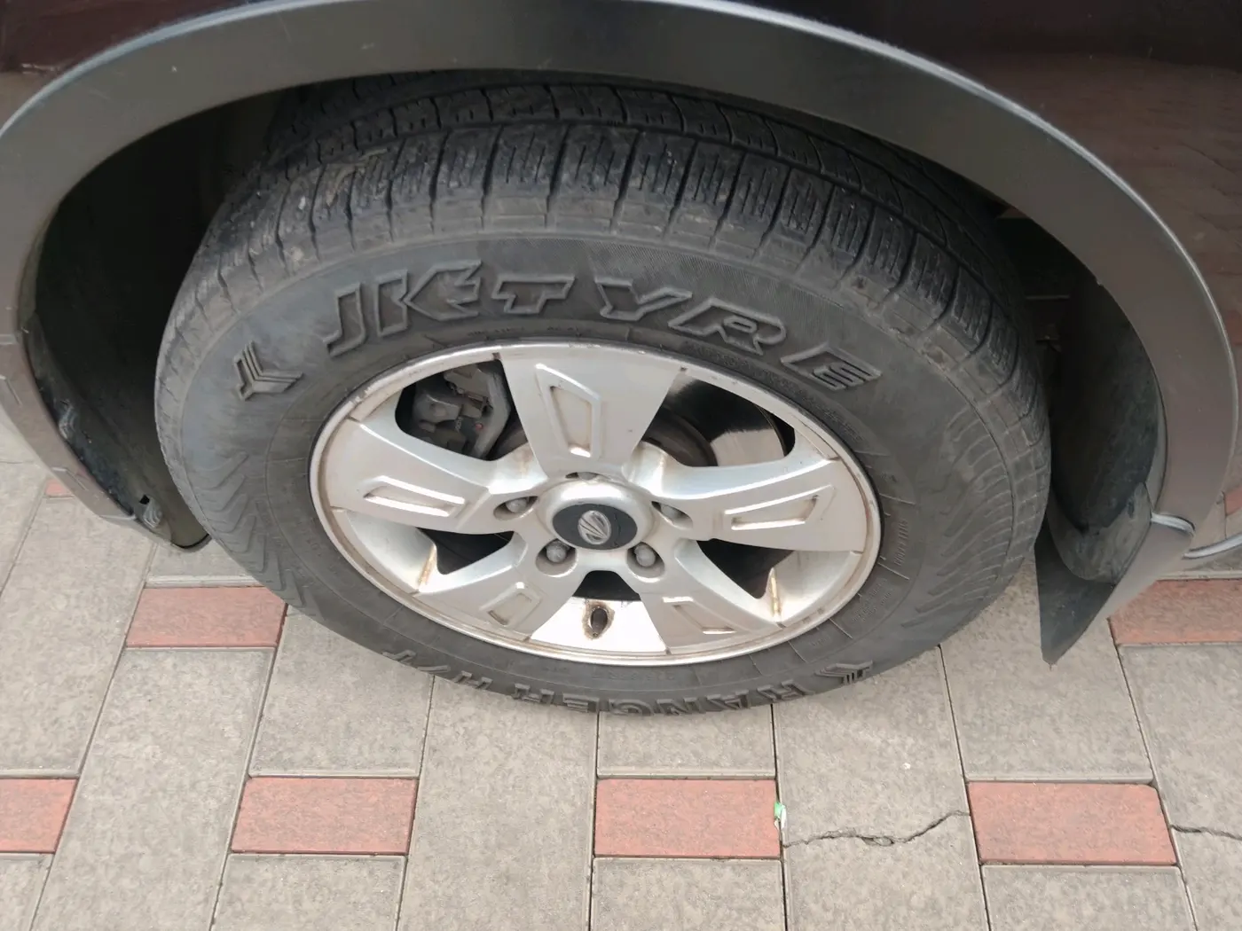 2014 Mahindra XUV500 W8, Diesel, Manual, 1,55,295 km, tyre