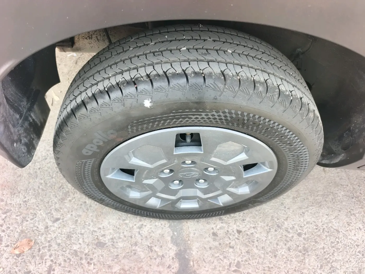 2026 Hyundai VENUE HX 2 1.2 Petrol MT, Petrol, Manual, 3,989 km, tyre