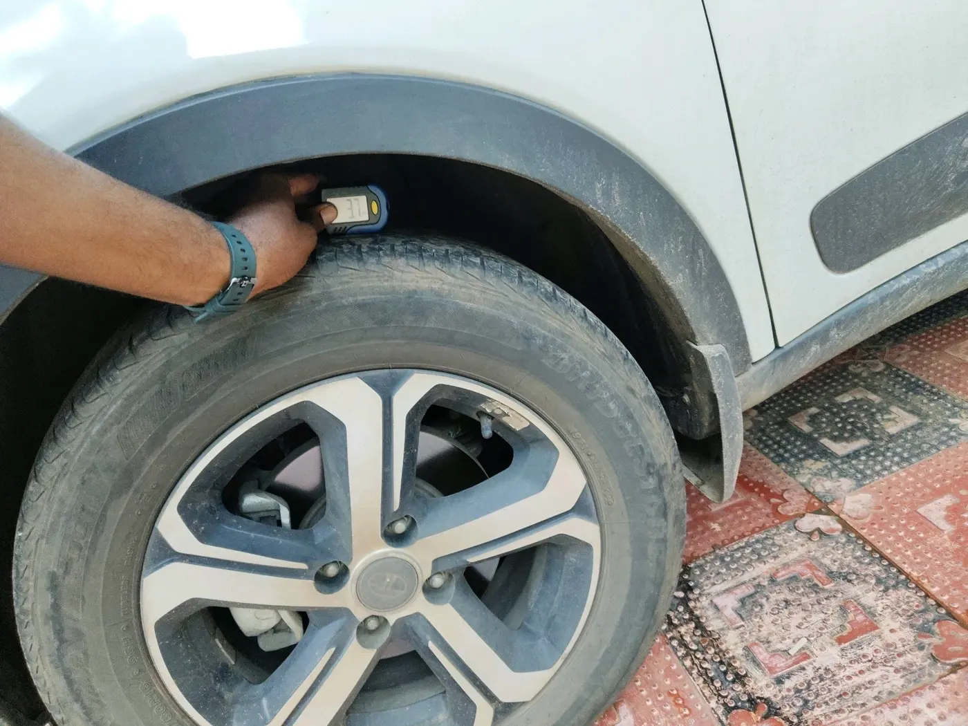 2023 Tata NEXON XZ PLUS PETROL, CNG, Manual, 33,730 km, tyre
